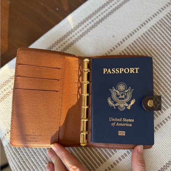 Louis Vuitton Monogram PM Agenda - Picture 2 of 4